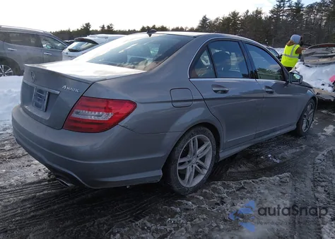 2013 Mercedes-Benz C 300 Sport 4Matic из США, поврежденный, VIN WDDGF8AB0DA883521